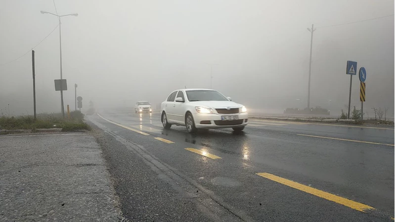 Bolu Dağı Düzce geçişinde sis ve yağmur etkili oldu