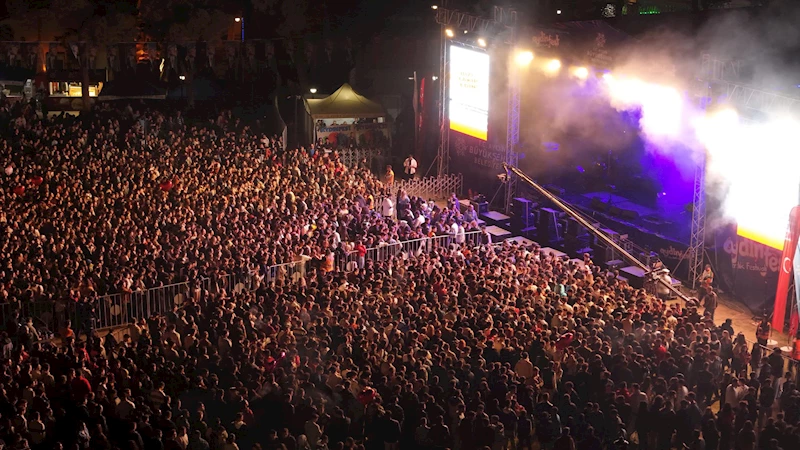 Aydınfest Gençlik Festivali ikinci günde de tam gaz devam