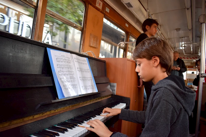 Piyano Festivali nostalji tramvayına taşındı