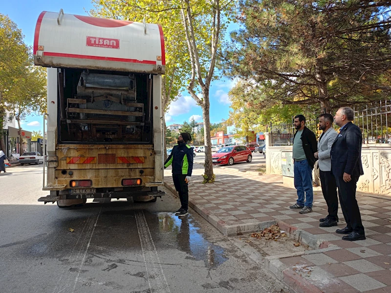 Belediye Başkanı Sargın, çöp konteynerlerinin dezenfekte işlemini inceledi