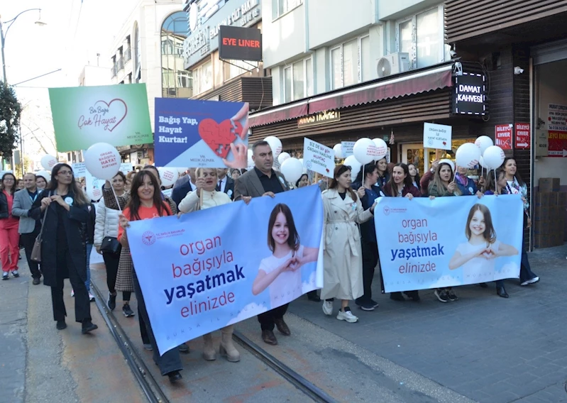 Sağlık çalışanları organ bağışının önemine dikkat çekmek için yürüdü