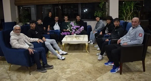 Pazarspor Altyapı As Başkanı Bozacı, Genç Futbolcularla Buluştu: Başarı İçin Birlikte Çalışmalıyız