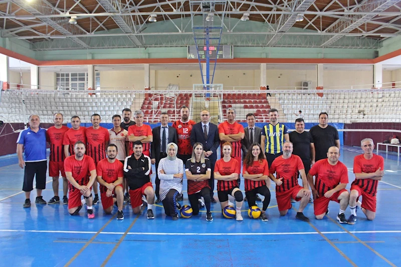 Erdemli’de Öğretmenler Arası Voleybol Turnuvası başladı