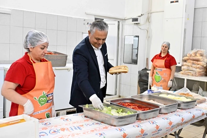 Muratpaşa’dan öğrencilere ‘okul menüsü’ desteği