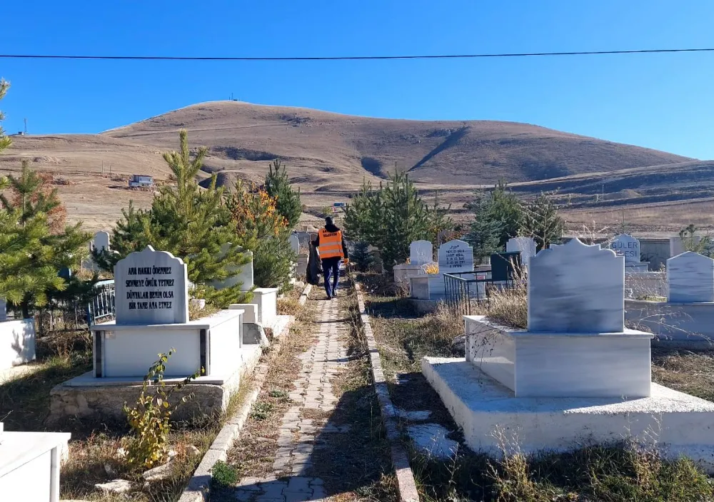 Bayburt Belediyesi Çoruh Nehri Kenarında Ağaçlandırma Çalışmalarını Sürdürüyor