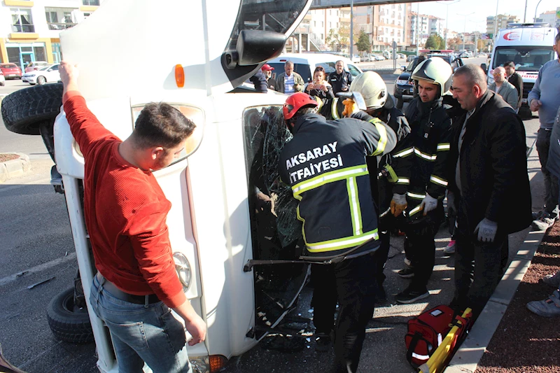 Aksaray’da kamyonet devrildi: 2 yaralı 