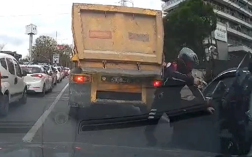 İstanbul - Esenyurt’ta polis denetiminden kaçmaya çalışırken yakalandı 