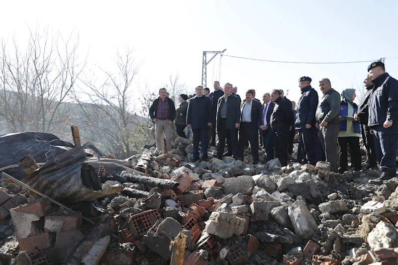 Vali Işın, yangın bölgesinde incelemelerde bulundu