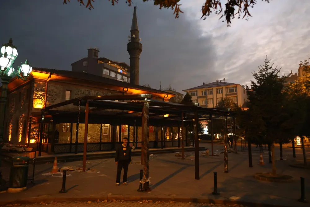 Arhavi Merkez Eski Camii Avlusuna Otomatik Çatı Sistemi Kuruluyor