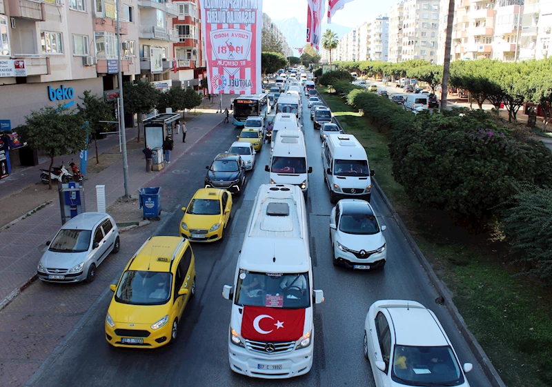 Servisçilerden trafiği durduran teşekkür konvoyu/ Ek fotoğraf