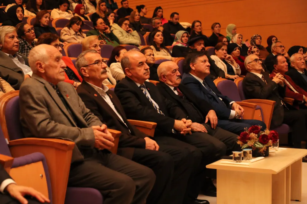 Vali Erol, “Şiddetsizlik” konulu konferansa katıldı