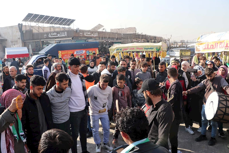 Suriyelierin kutlamaları, Halep Kalesi çevresi ve kent meydanında yoğunlaştı