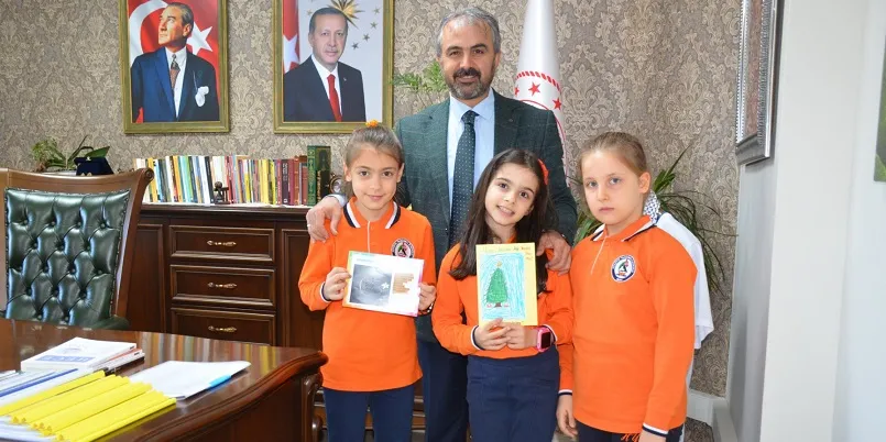 Milli Eğitim Müdürü Yusuf Tüfekçi, e-Twinning Projesi Öğrencilerini Ağırladı