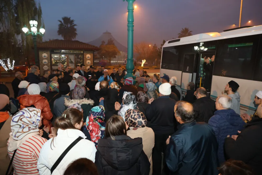 Arhavi Belediye Başkanı Turgay Ataselim, Umre Yolcularını Dualarla Uğurladı