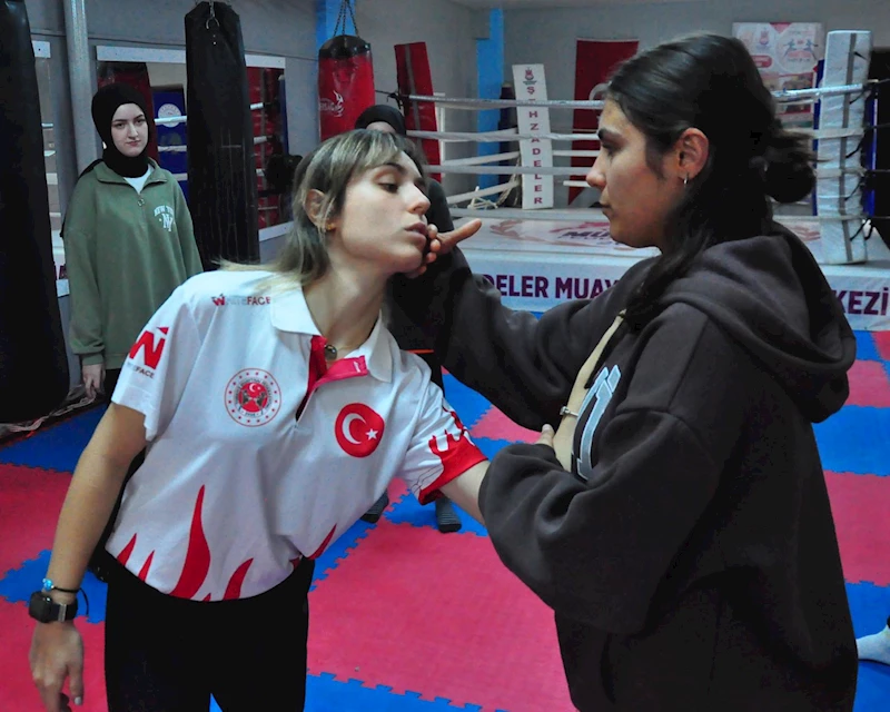 Antrenör Şükran’dan hemcinslerine savunma eğitimi