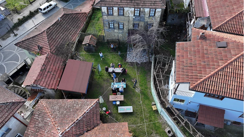 Ata yadigarı evde geçmişi yaşatıyor, bahçesinde damakları tatlandırıyor