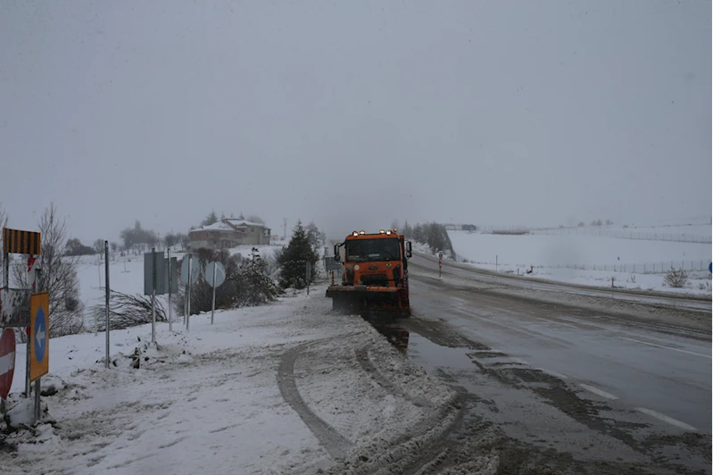 Tokat-Sivas kara yolunda kar etkili oldu 