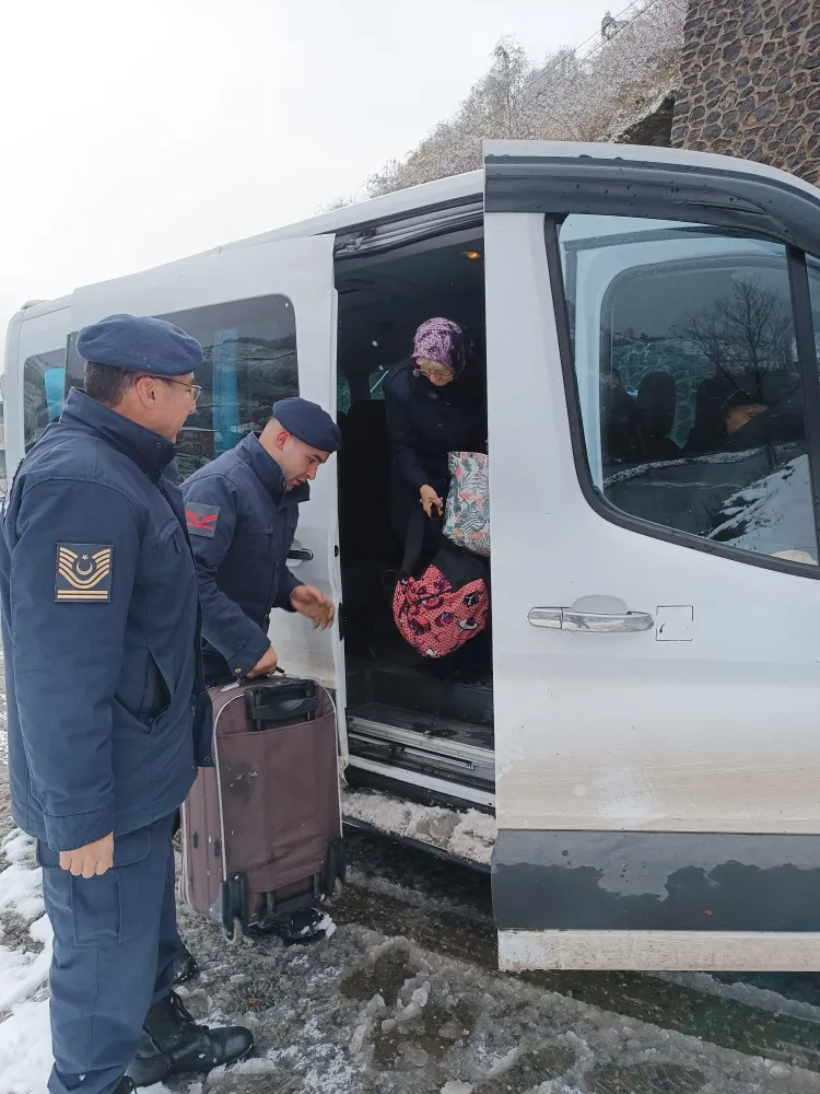 Çanakçı İlçe Jandarma Ekipleri, Diyaliz Hastasını Zorlu Kış Koşullarında Kurtardı