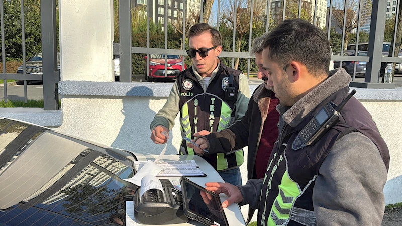 İstanbul-Sarıyer’de ücret tartışmasında minibüstekileri indirmeyen şoföre 7 bin lira ceza; 