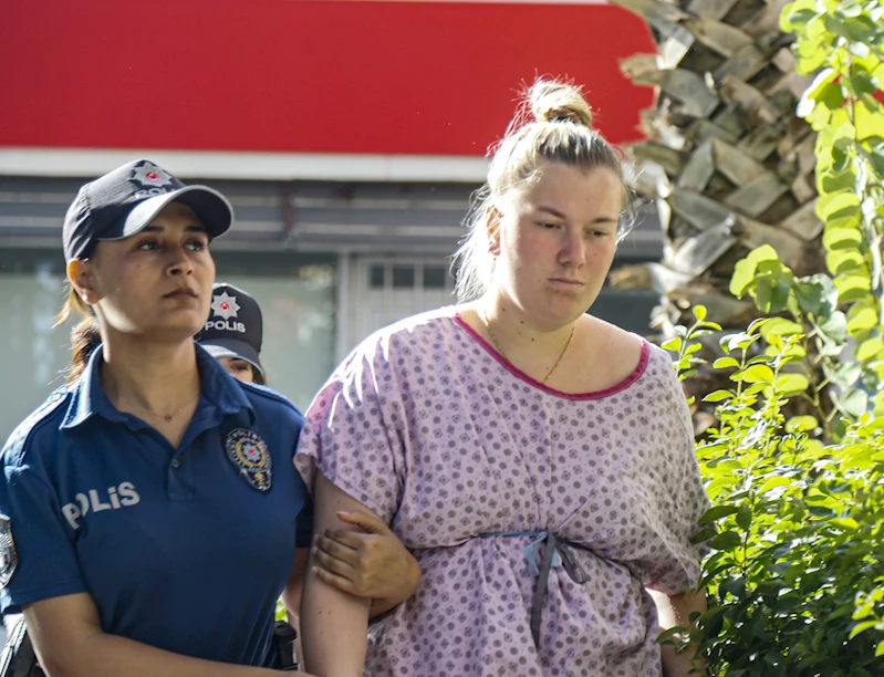 Bebeğini klozete bırakan anne: Polisin uyarısıyla doğum yaptığımı fark ettim