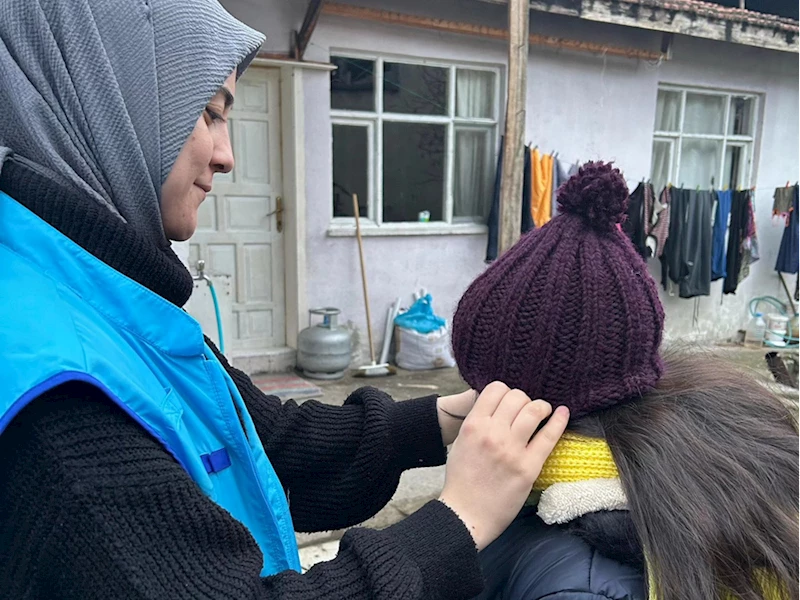 TDV Amasya Şubesinden ihtiyaç sahibi çocuklara mont ve bot hediyesi