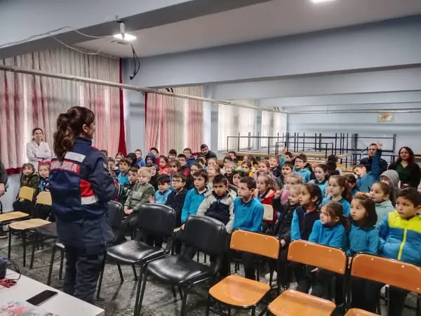 Bulancak’ta Jandarma, Öğrencilere Akran Zorbalığı ve Flört Şiddeti Konularında Eğitim Verdi