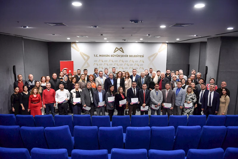 Büyükşehir’den görevde yükselen memurlara rozet ve teşekkür belgesi