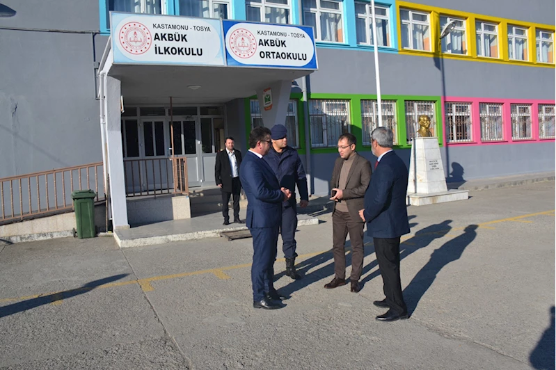 Tosya Kaymakamı Ünsal okullarda incelemelerde bulundu