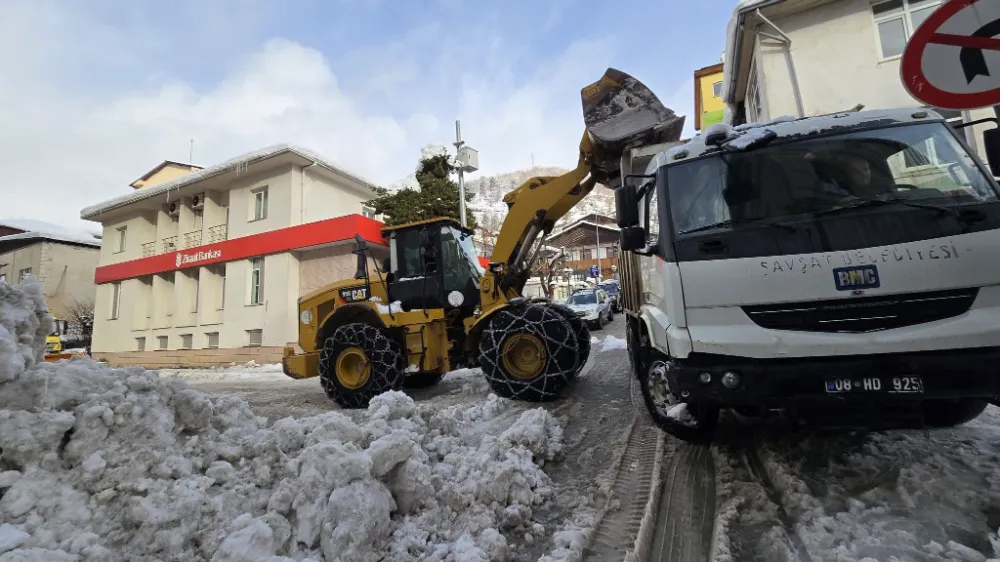 Şavşat Belediyesi Yoğun Kar Yağışı Sonrası Karla Mücadele Çalışmalarına Devam Ediyor