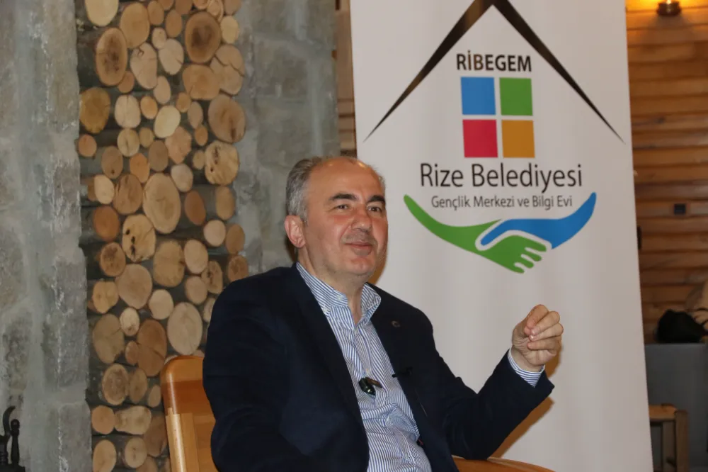 Rize Belediye Başkanı Rahmi Metin, Gençlerle Isırlık Kültür Evi’nde Buluştu