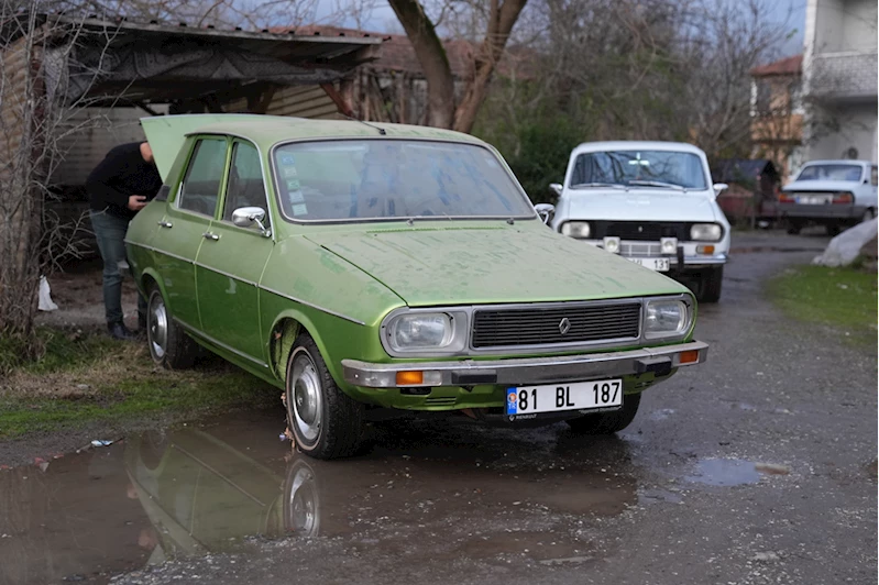 Düzceli kaporta ustası, restore ettiği 1977 model otomobilini torunlarına saklıyor