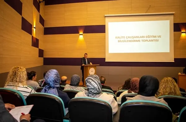 Trabzon İl Sağlık Müdürlüğü, Kalite ve Risk Analizi Konulu Bilgilendirme Toplantısı Düzenledi