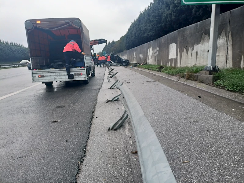 TEM Otoyolu’nda otomobil bariyere çarptı; 1 yaralı