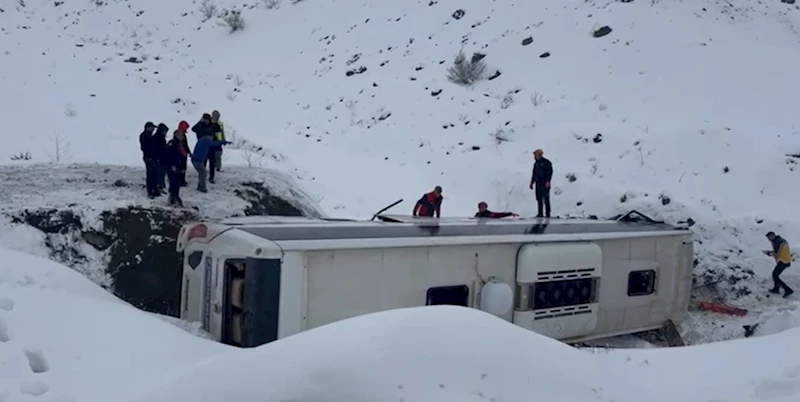 Erzincan ve Kars’taki otobüs kazalarında 9 kişinin tedavileri sürüyor