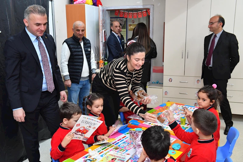 Ortahisar Belediyesi ilkokul öğrencilerine kırtasiye desteği sağladı