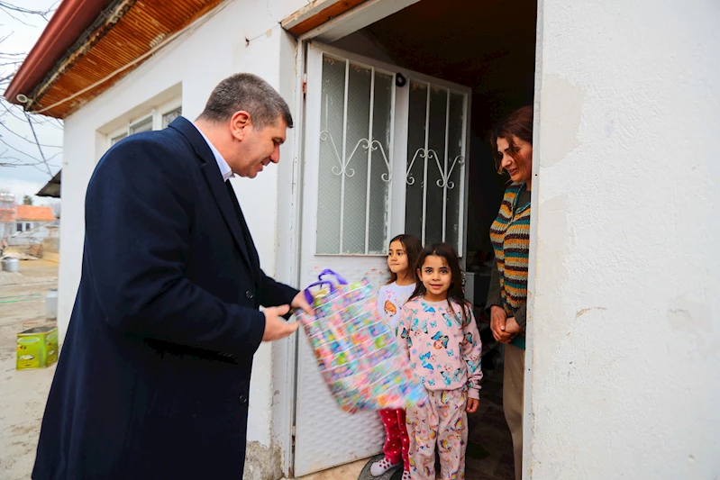 Burdur itfaiyesinden çocukları sevindiren yılbaşı hediyesi