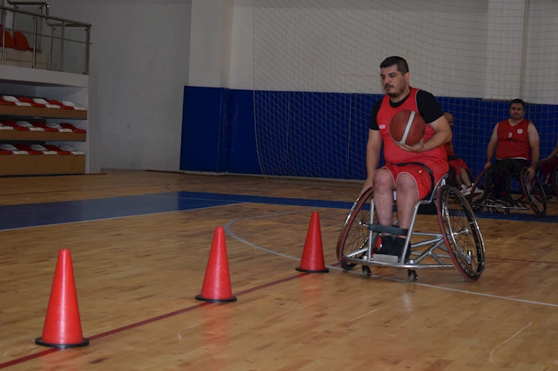 Kaza sonrası engelli kalan mühendis, basketbolla yaşama sarıldı