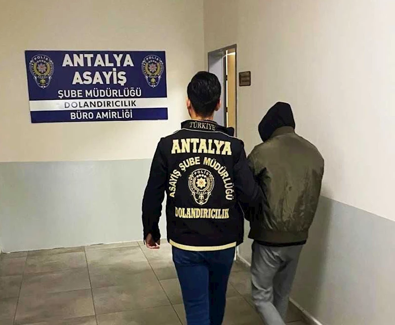 Kendisini polis- savcı olarak tanıtan dolandırıcı tutuklandı