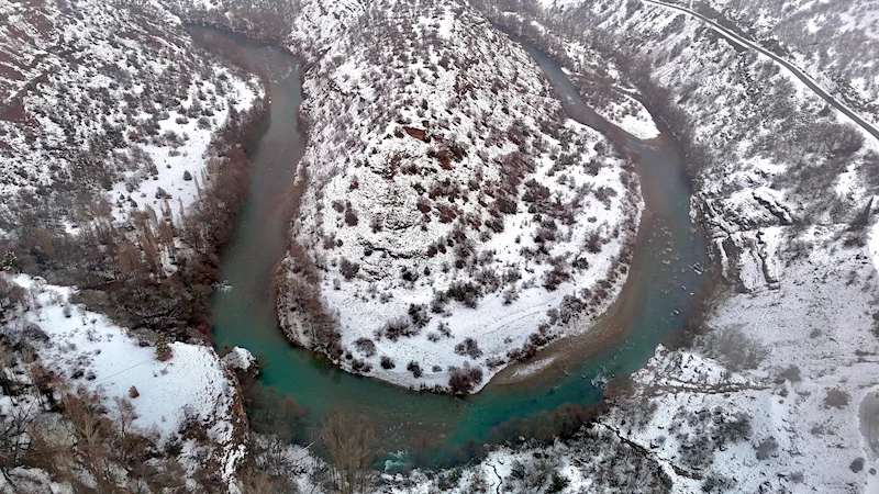 Doğa harikası Munzur Vadisi’nde kar güzelliği, dronla görüntülendi