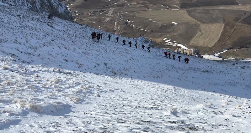 Tecer Dağları’nın zirvesine tırmandılar