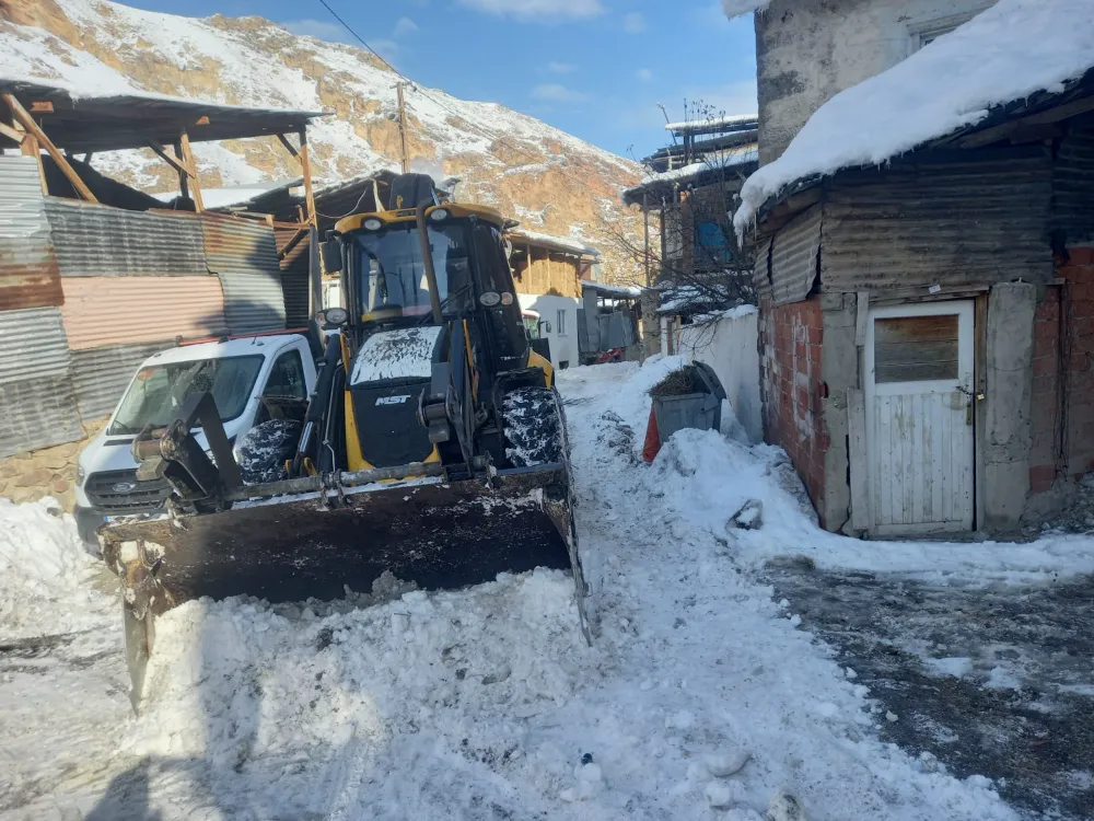 Tortum Belediyesi Kış Çalışmalarını Hız Kesmeden Sürdürüyor