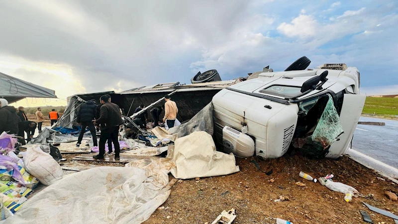 Mardin’de devrilen TIR’ın sürücüsü yaralandı