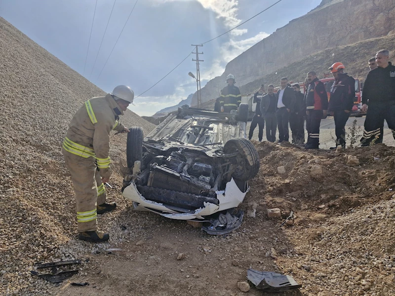 Mardin’de yol kenarına devrilen otomobilin sürücüsü yaralandı