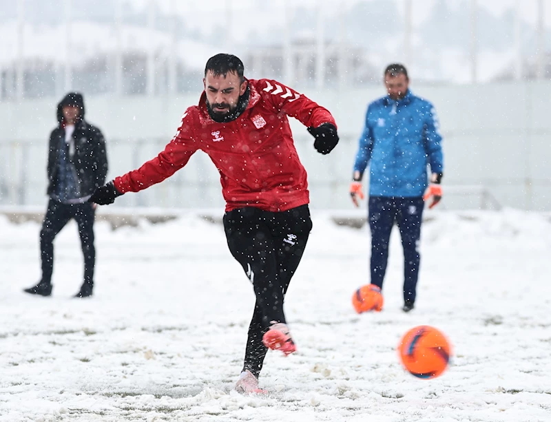 Sivasspor antrenmanına kar engeli