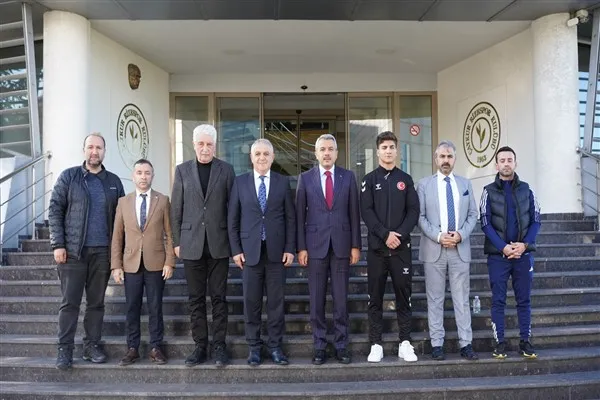 Rize Valisi Baydaş Çaykur Rizespor’u ziyaret etti