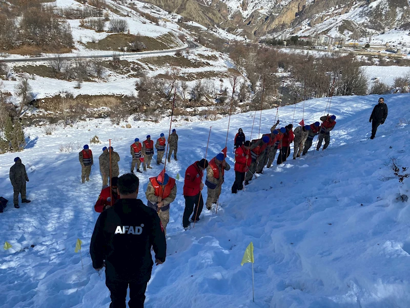 Tunceli’de, jandarma ekiplerine çığ eğitimi