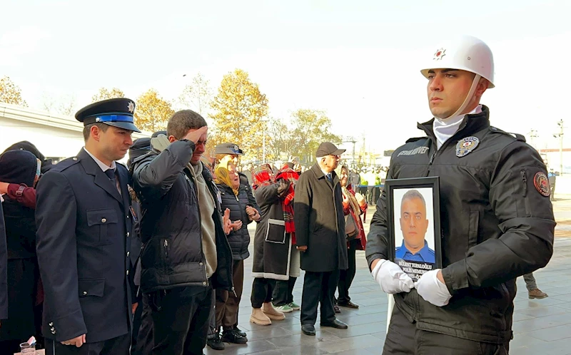 Hayatını kaybeden polis babaya, oğlundan 