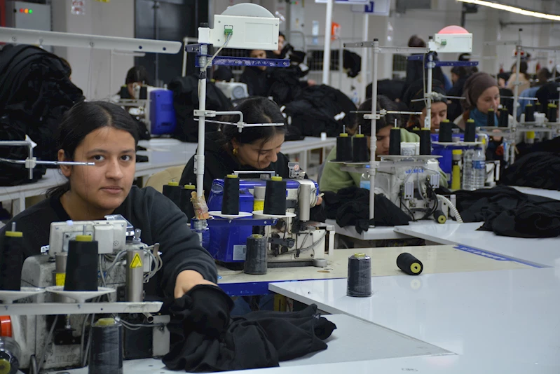 Silopi’de faaliyete giren Tekstilkent’te Avrupa’ya ihracat başladı