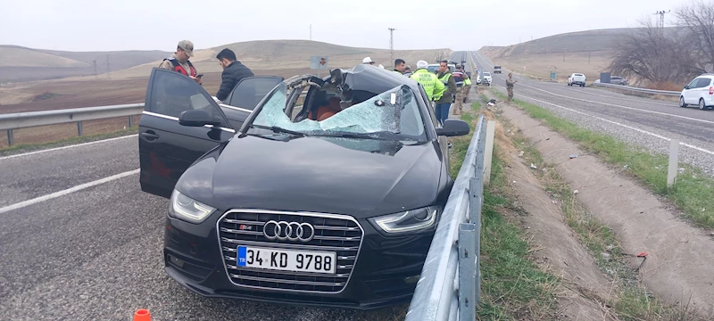 TIR’ın fırlayan tekeri, karşı yöndeki otomobilin üzerine düştü: 1 ölü