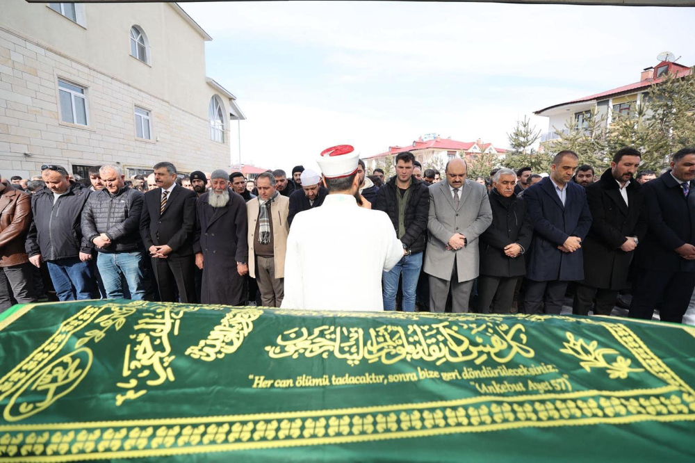 Erzurum Aziziye Belediyesi Çalışanı Çığ Altında Hayatını Kaybetti